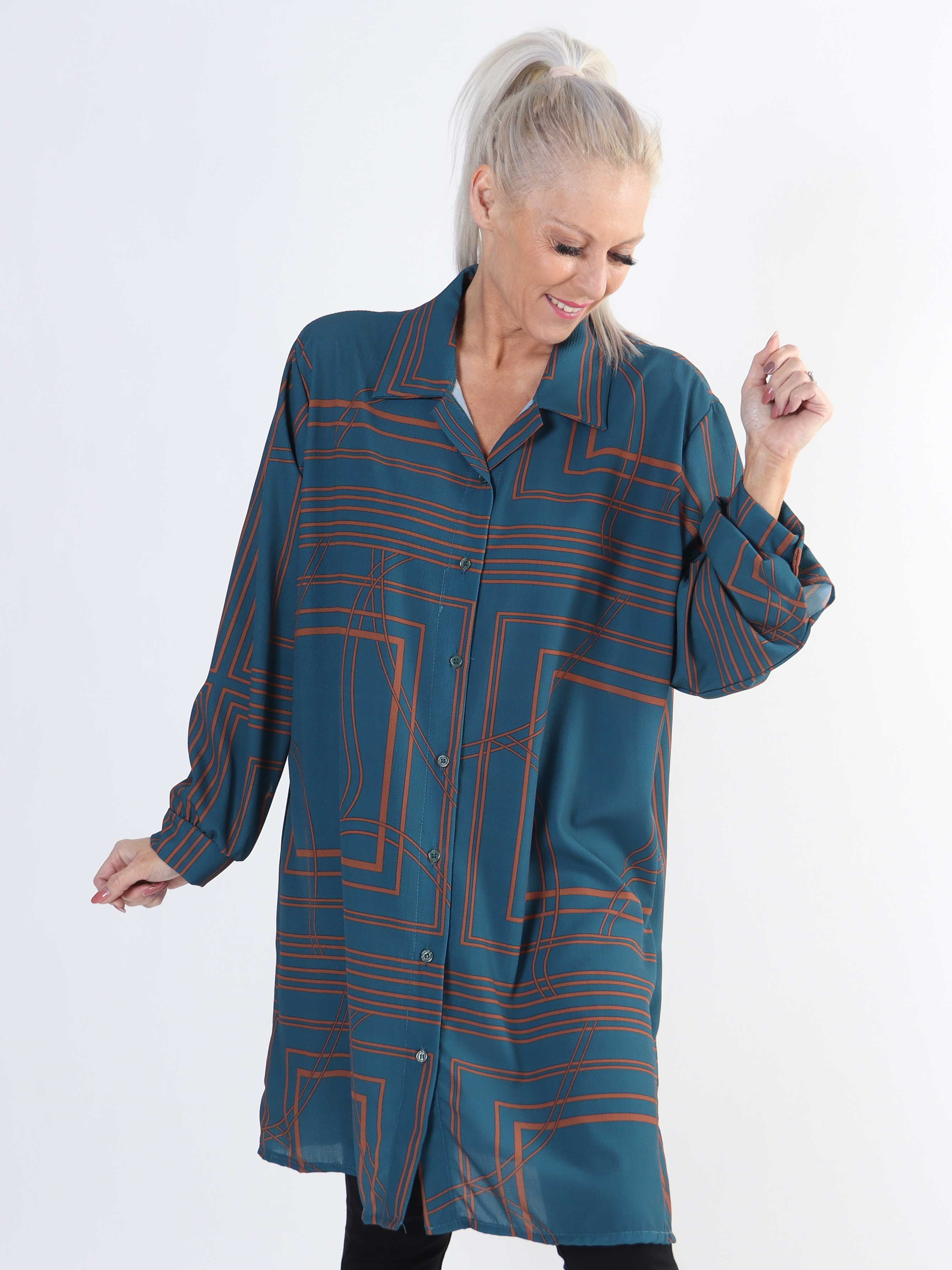 Abigail Square - Mønstret plus size skjortekjole